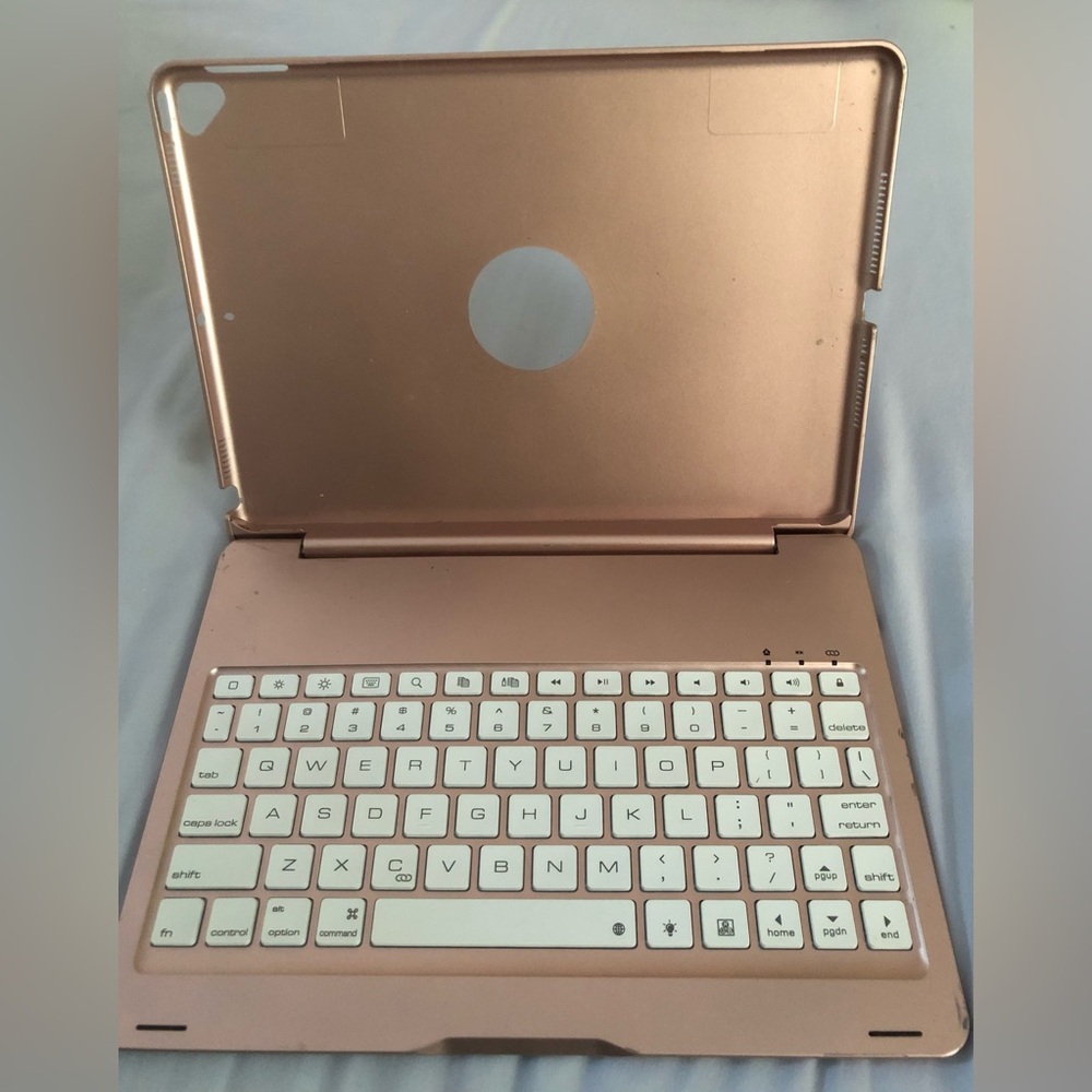 IPad Keyboard & Case - Picture 2 of 4